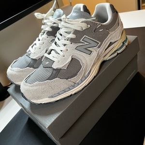 2002R new balance rain cloud